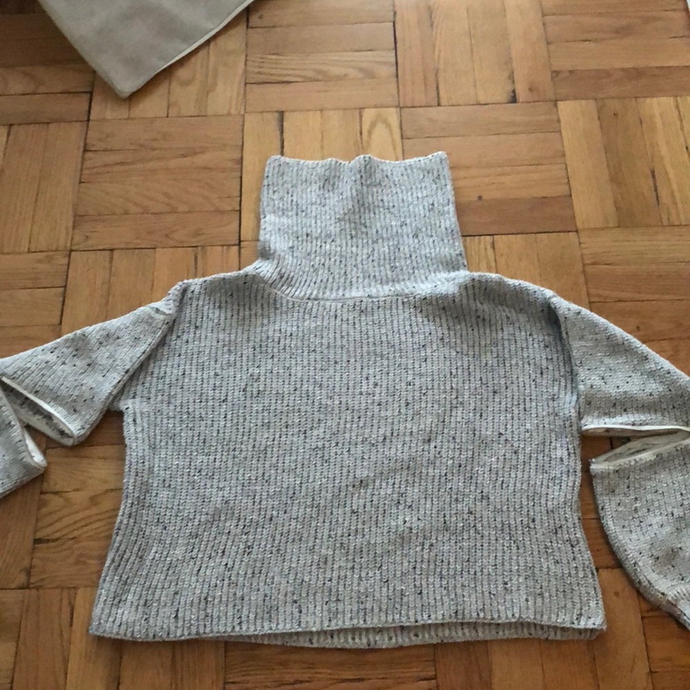 Cropped turtle neck with zippers at elbows